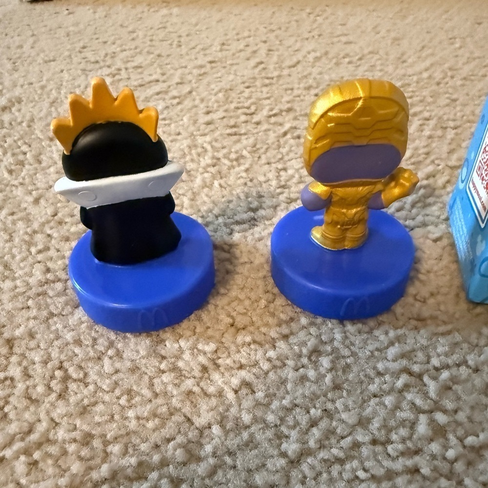 ❤️  NIP Disneyland 70 Thanos and Evil Queen McDonalds Happy Meal Toy - Picture 7 of 11